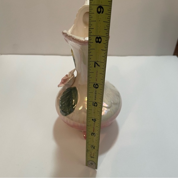 Vintage small irredentist pink pitcher vase 3D floral design - Picture 10 of 14